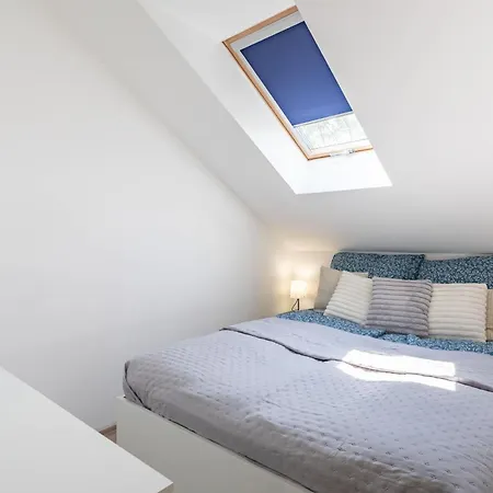 Apartamento Close To Airport - Free Parking - Balcony - Simple