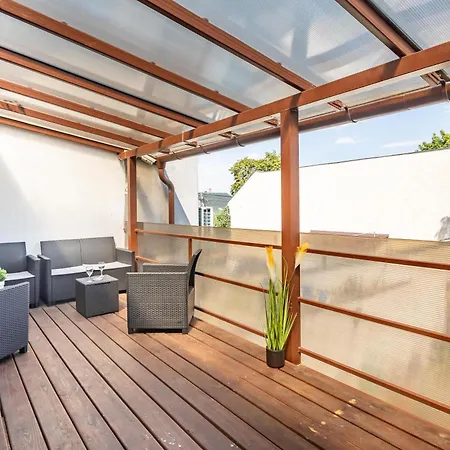 Close To Airport - Free Parking - Balcony - Simple *