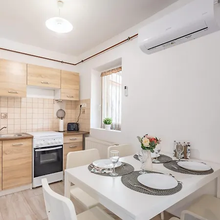 Close To Airport - Free Parking - Balcony - Simple * Budapest