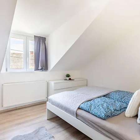 Appartement Close To Airport - Free Parking - Balcony - Simple Budapest