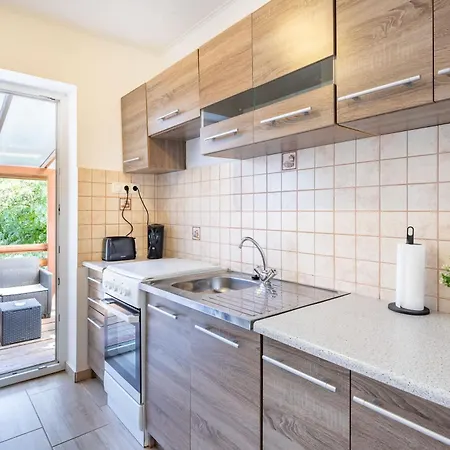 Apartman Close To Airport - Free Parking - Balcony - Simple Budapest