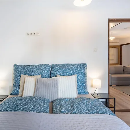 Close To Airport - Free Parking - Balcony - Simple *