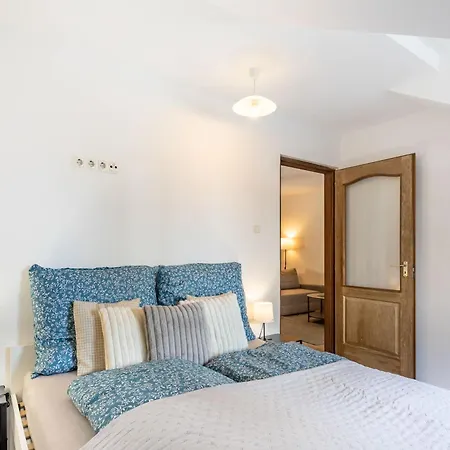 Apartamento Close To Airport - Free Parking - Balcony - Simple *