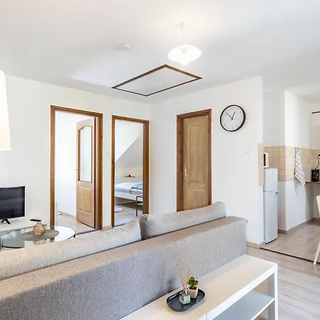 Close To Airport - Free Parking - Balcony - Simple * Budapest