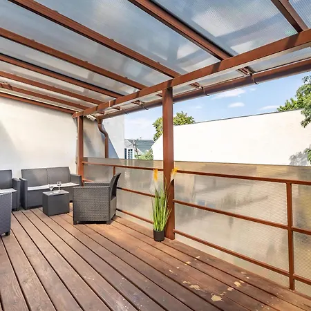 Close To Airport - Free Parking - Balcony - Simple Apartamento Budapest