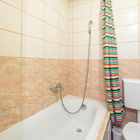 Close To Airport - Free Parking - Balcony - Simple Apartman *