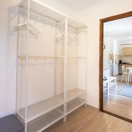 Close To Airport - Free Parking - Balcony - Simple